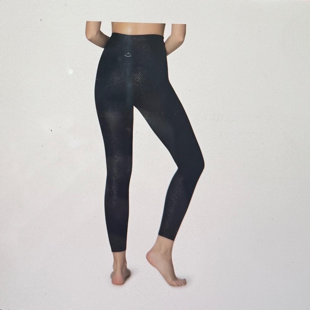 EUC - Beyond Yoga Viper leggings size XL
